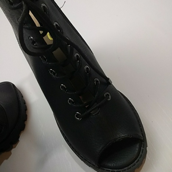 Lace up heeled, peep-tie combat boots… - Picture 5 of 5